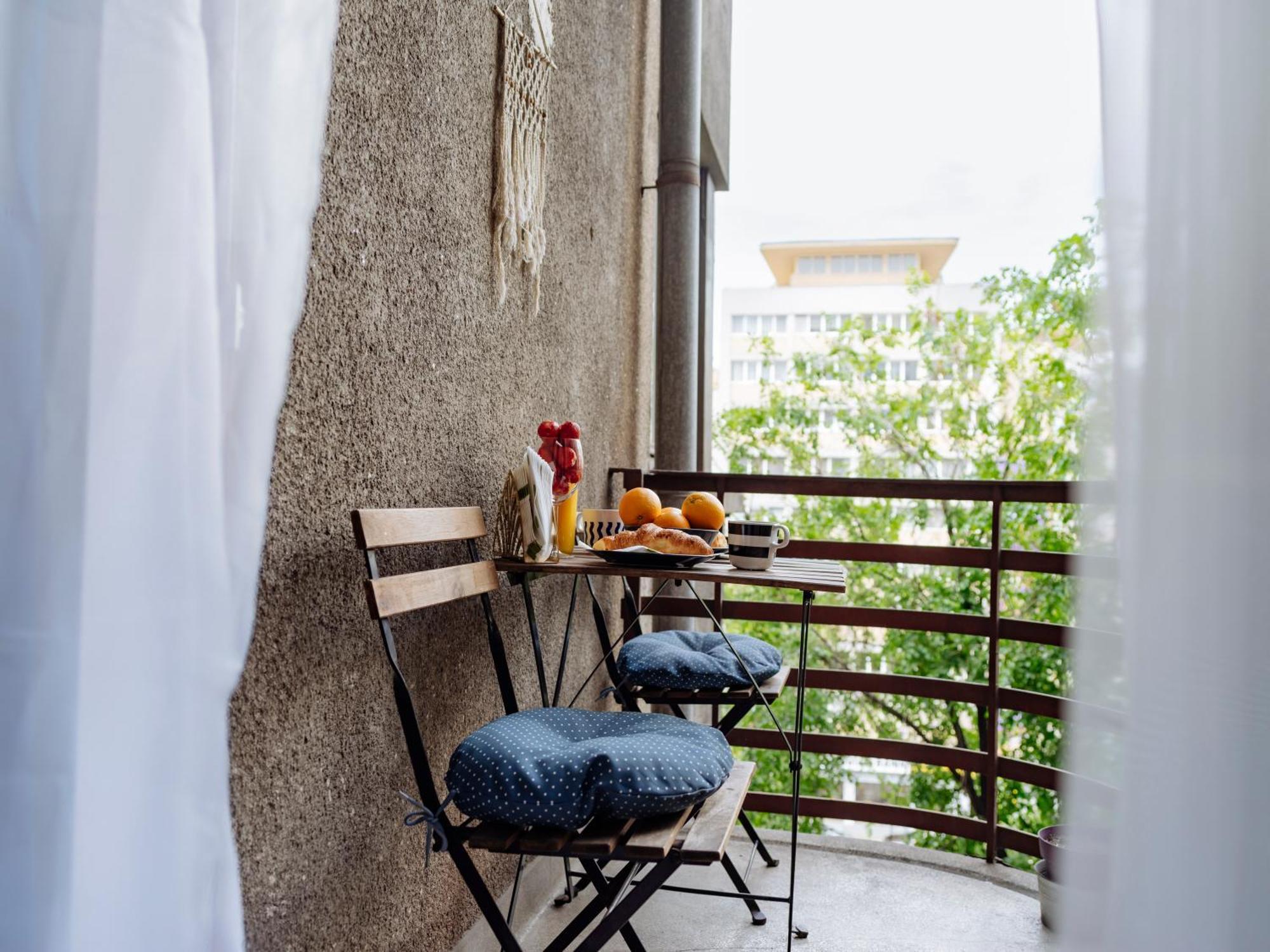 Petite Maison Sur Le Boulevard Bucharest Exterior photo