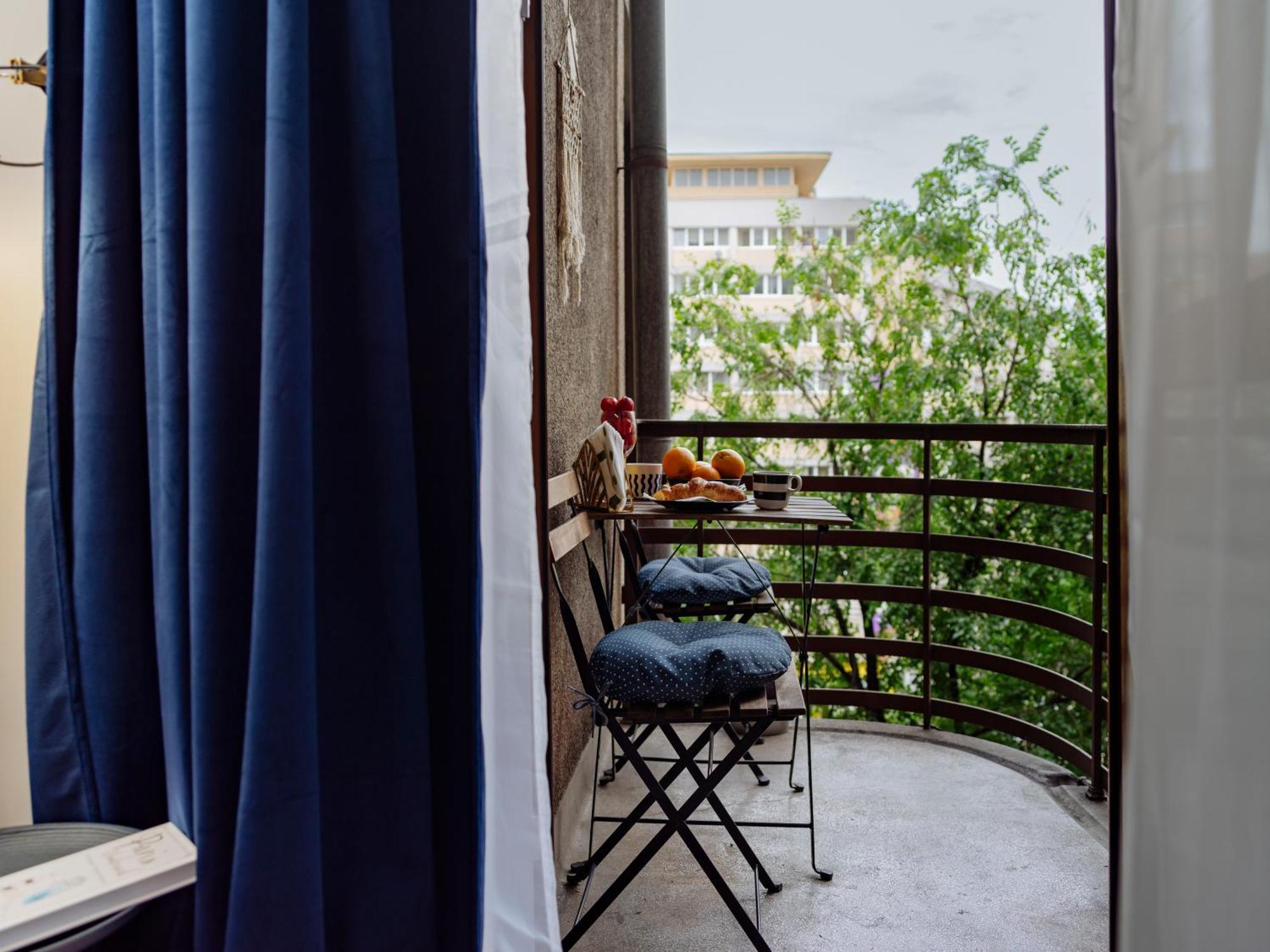 Petite Maison Sur Le Boulevard Bucharest Exterior photo