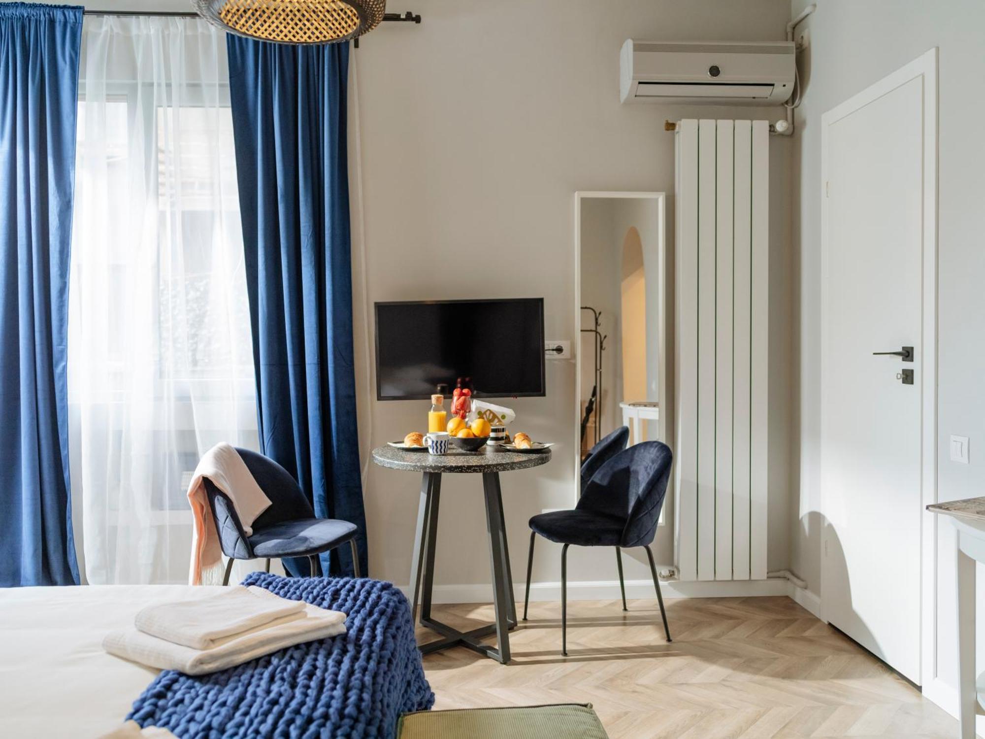 Petite Maison Sur Le Boulevard Bucharest Exterior photo